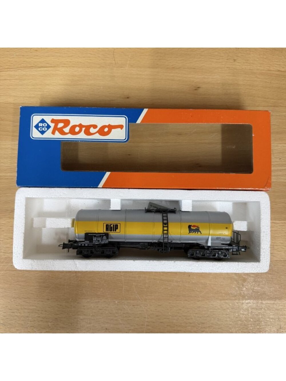 Roco 46193 HO Scale Agip Tanker Car Silver Yellow Freight Wagon Boxed